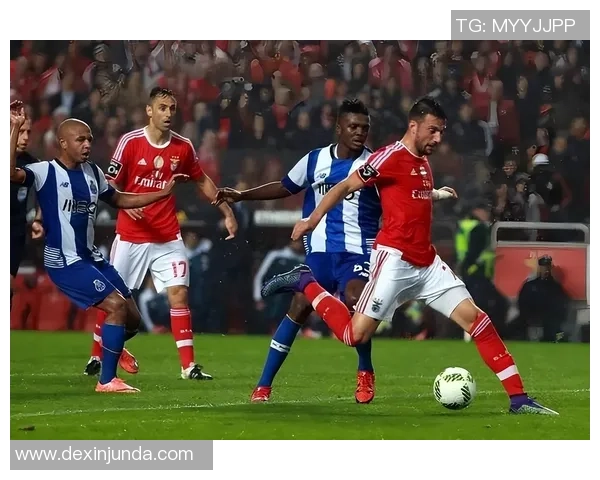 本菲卡与波尔图友谊赛激战成3-2乌龙球成比赛转折点引发热烈讨论